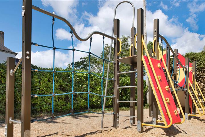 Aire de jeux enfants - Camping  de Brouel à Ambon (56) - Camping de Brouel - Ambon