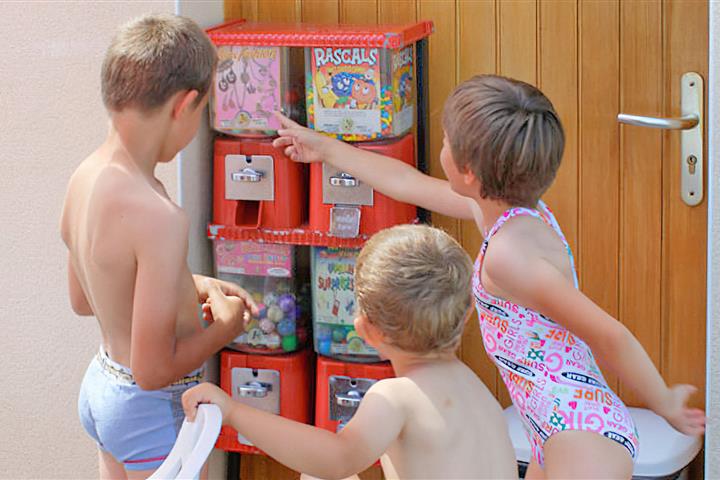 distributeur de bonbons - Camping de Brouel - Ambon