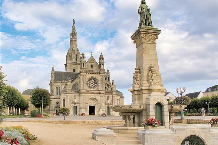 Camping de Brouel- Sainte Anne D'Auray et sa basilique - Camping de Brouel - Ambon